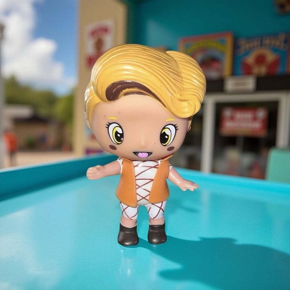 DQ Lil Blizzard Friends Dairy Queen Surprise Doll Cara Caramel B9